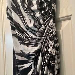 Maggy Boutique Black/ Light Gray One Shoulder dress. Size 6